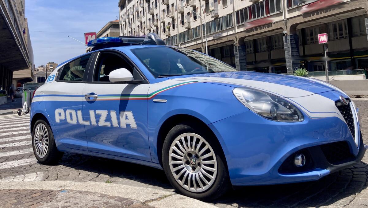 Catania: 17enne arrestato per rapina impropria dopo aver aggredito una guardia in un supermercato di Corso Sicilia - 