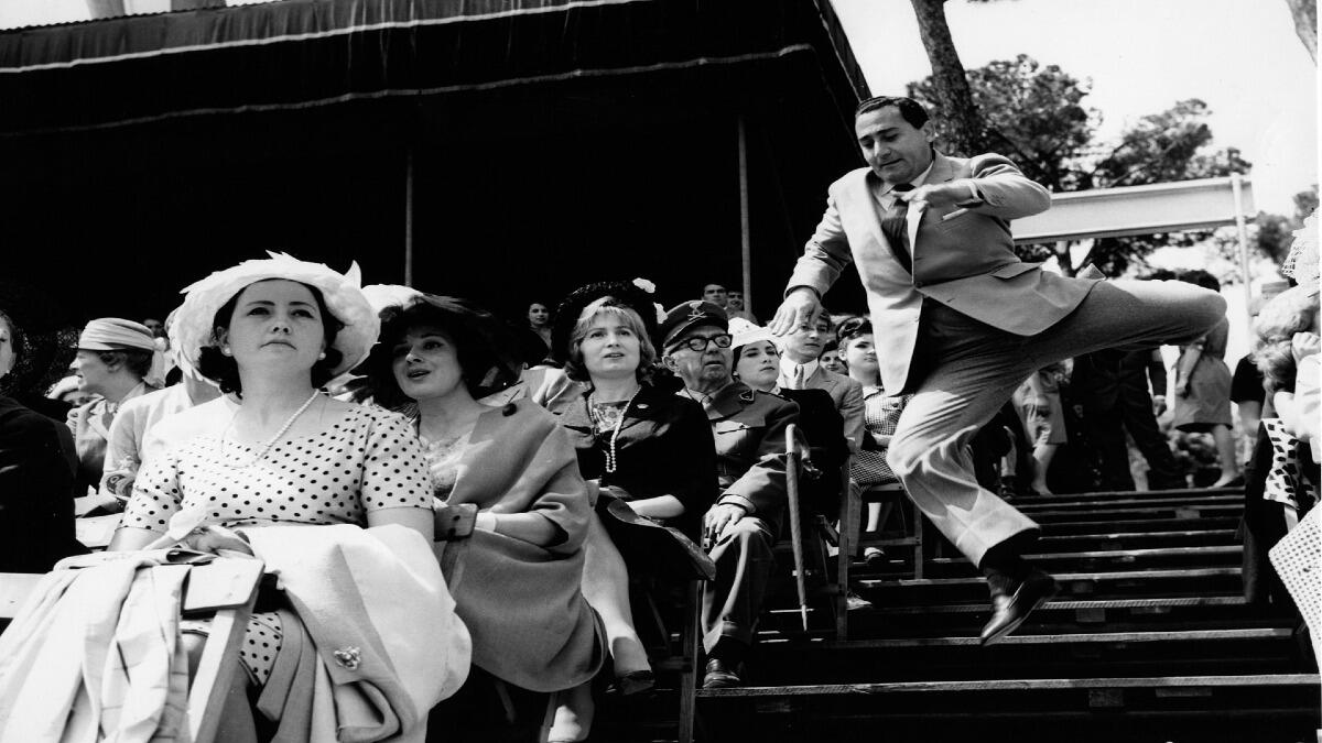 Esce nelle sale il celebre film "Il Boom" con Alberto sordi: Sordi e De Sica raccontano il miracolo economico - 