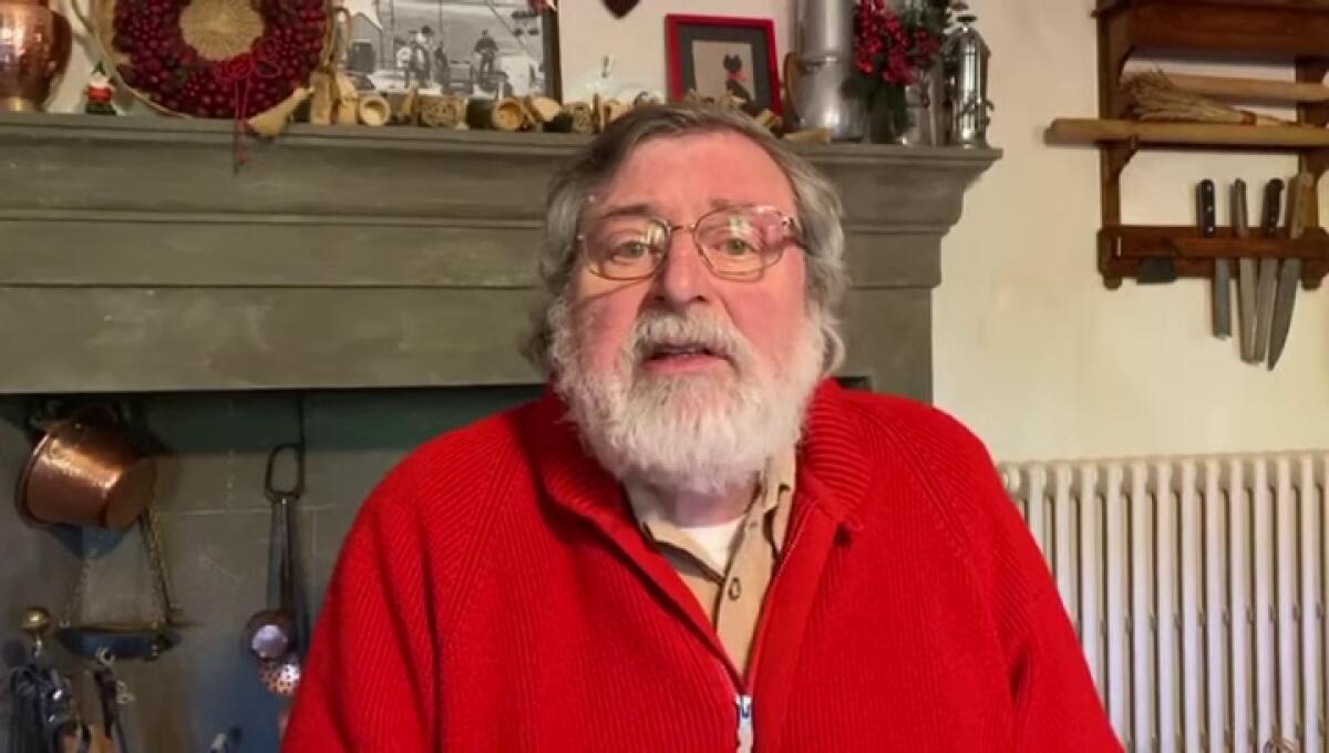 Torna il video di Guccini: il 25 aprile 2020 cantò una versione di ‘Bella ciao’ con riferimenti a Salvini, Berlusconi e Meloni - 