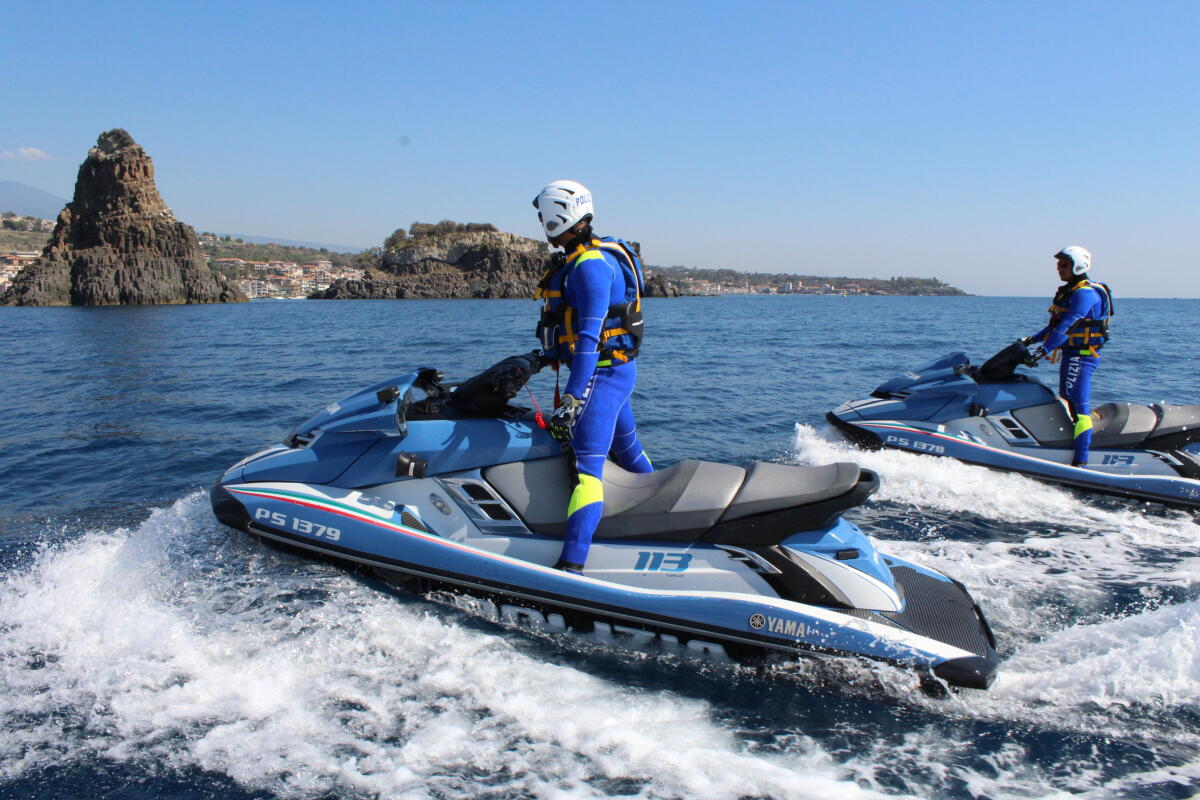 Polizia di Stato: moto d'acqua sanzionano 25 natanti, 12 violazioni e 5.000 euro di multe - 