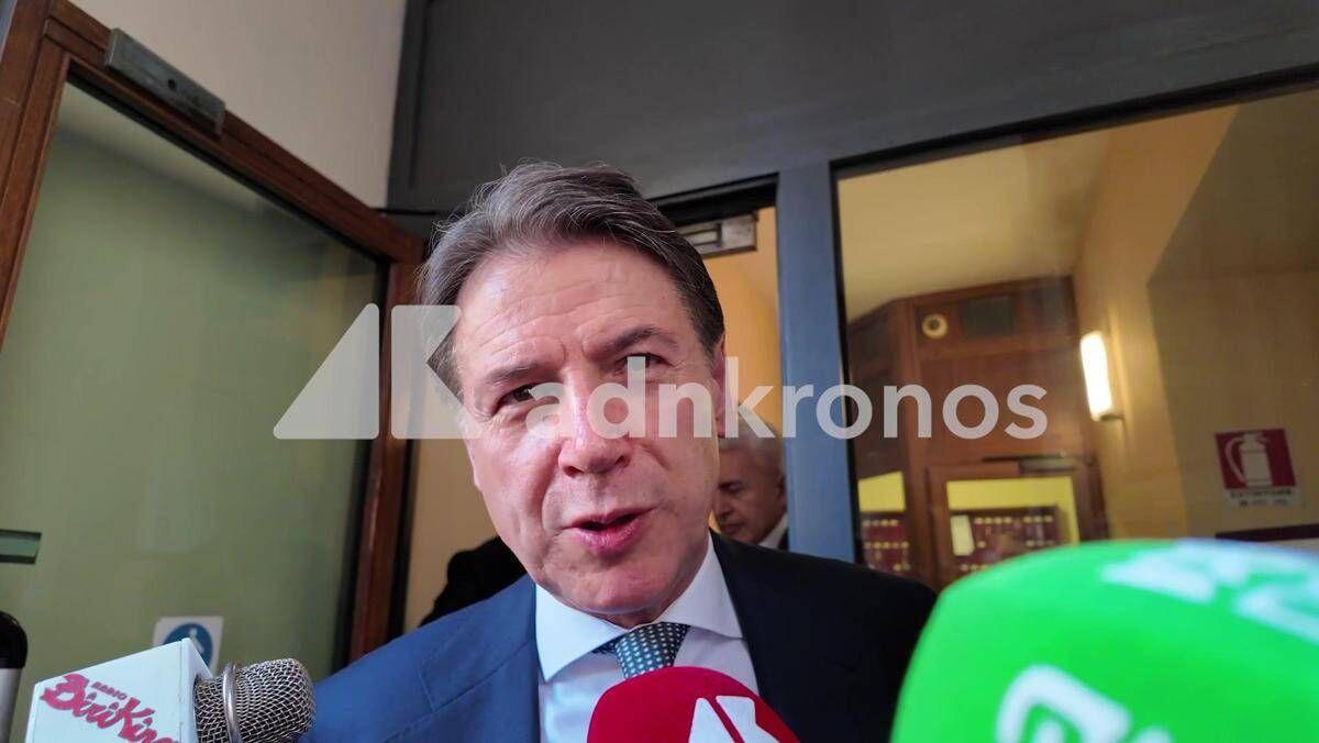 Conte ricorda Guccini: "Cantautore che ci ha fatto pensare, non solo emozionare" - Video - 