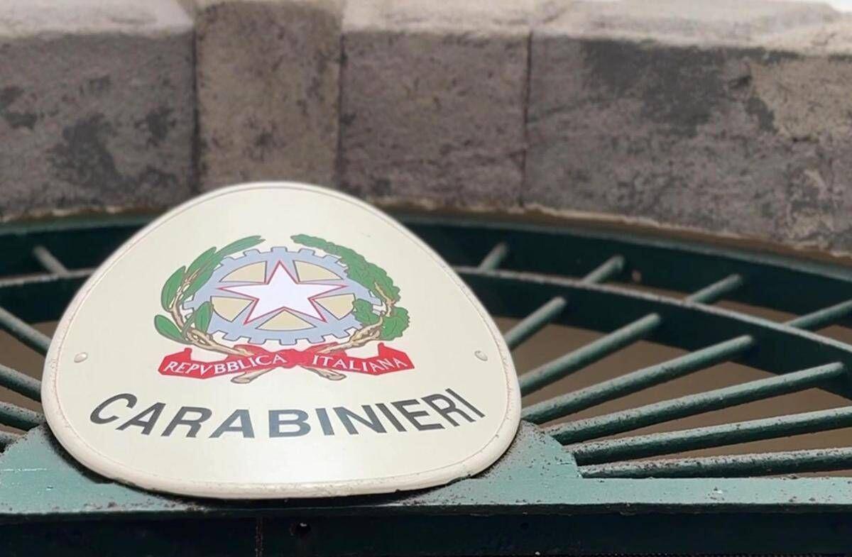 Segrega compagna e il suo bimbo e la picchia con una mazza chiodata, orrore a Napoli - 