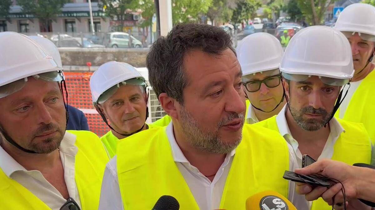 Migranti, Salvini: “Germania riporti in patria navi Ong prima di rimandarci anche una sola persona” - Video - 