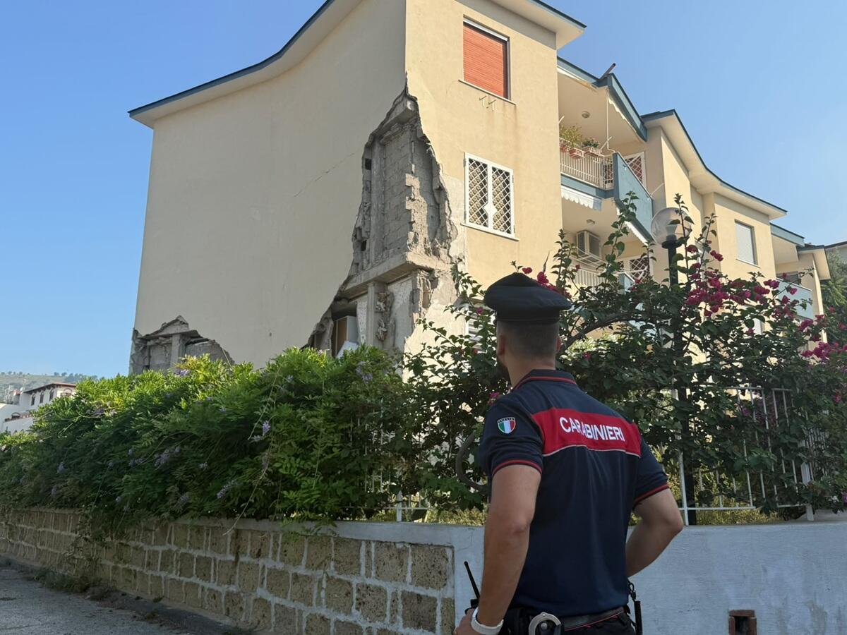 Campi Flegrei, sindaco di Pozzuoli: 'Situazione gravissima', oltre mille sfollati - 