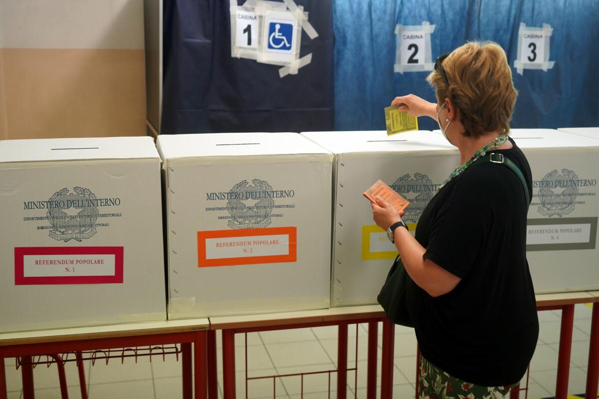 Al via la raccolta firme per il referendum sull'educazione affettiva: obiettivo abolire il consenso scritto dei genitori - 