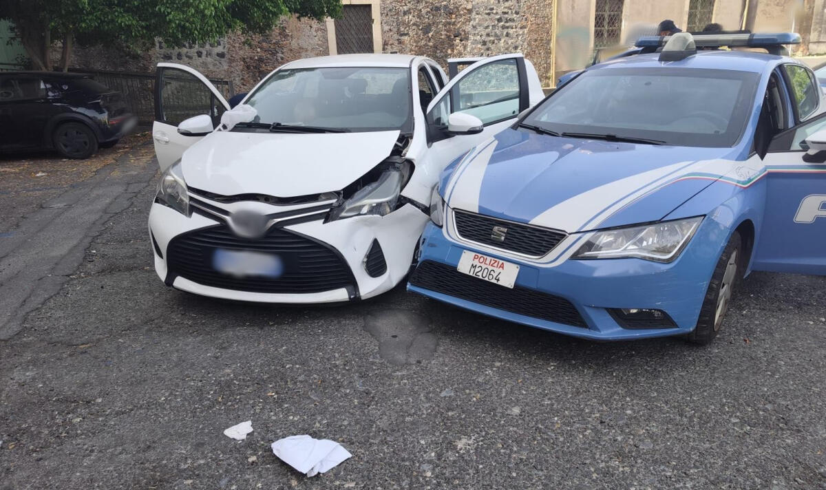 Furto d'auto e folle inseguimento nel centro storico: arrestato, agente ferito - 