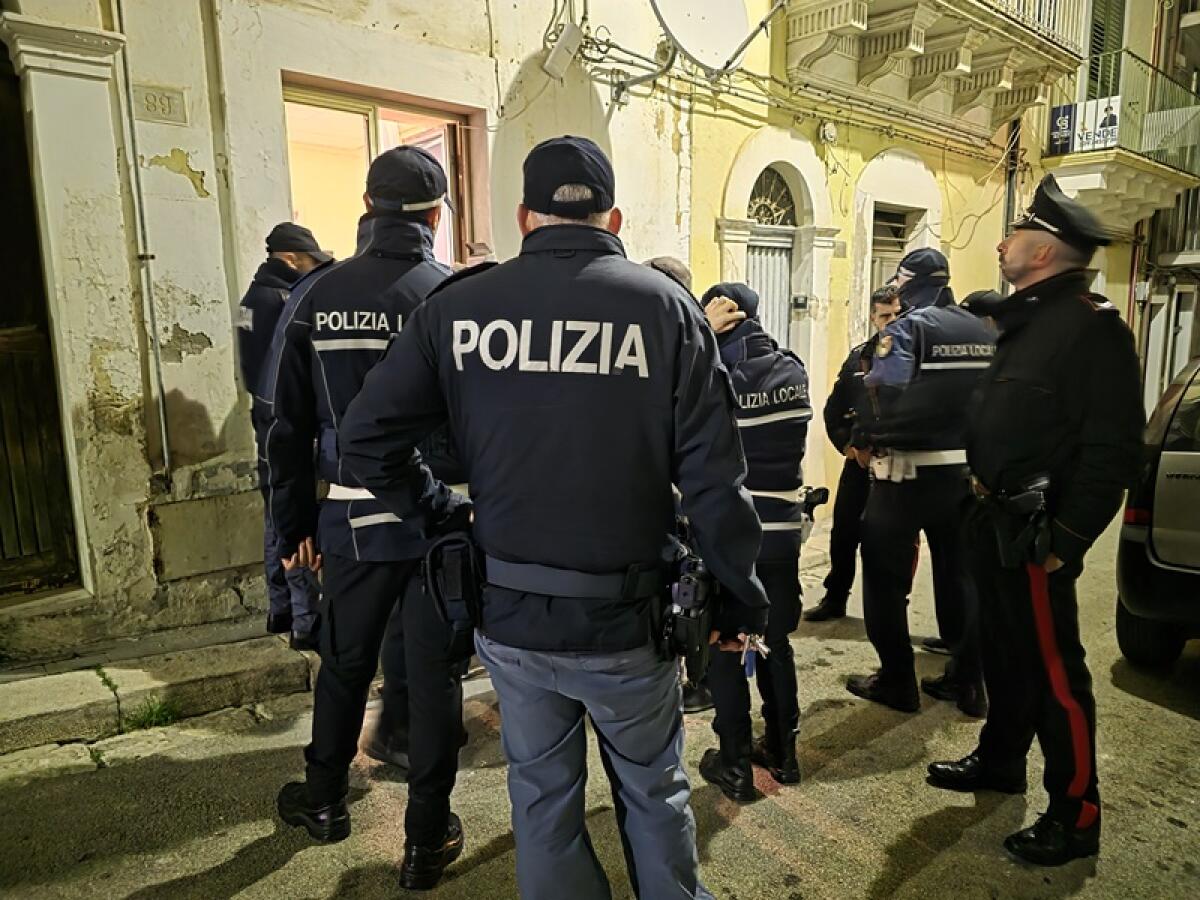 Ragusa: controlli straordinari a luglio, 1.527 persone identificate e 23 espulsioni - 