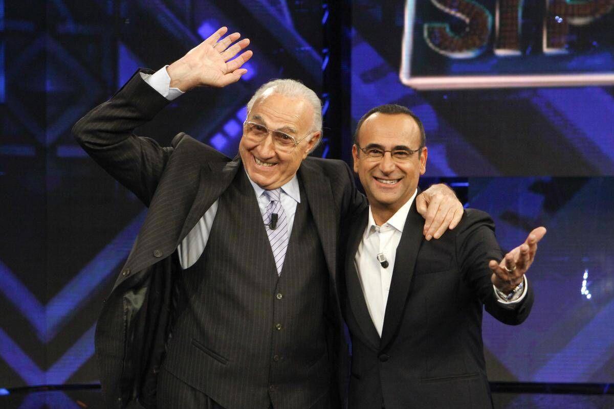 Baudo, Conti ricorda il grande conduttore: "Lui è la tv, indimenticabili i suoi abbracci paterni" - 