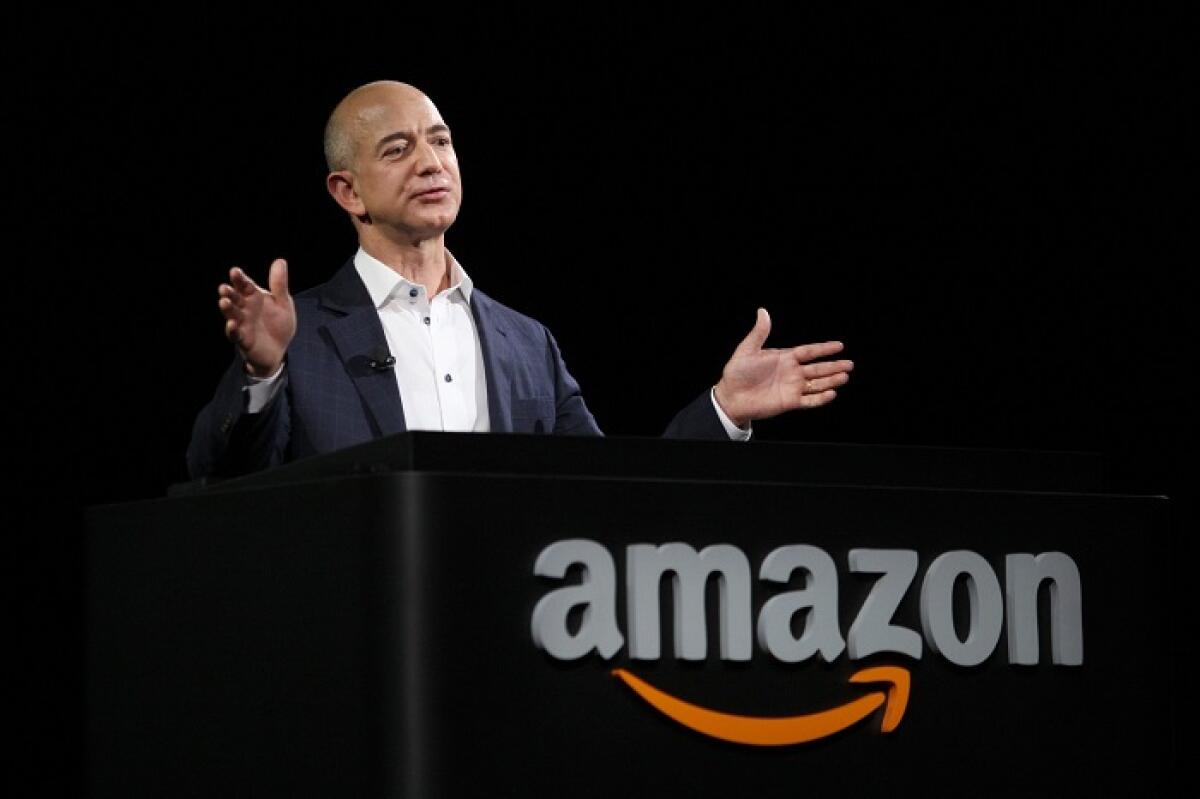 Jeff Bezos guida una cordata per acquistare il 30% del Liverpool, secondo la BBC - 