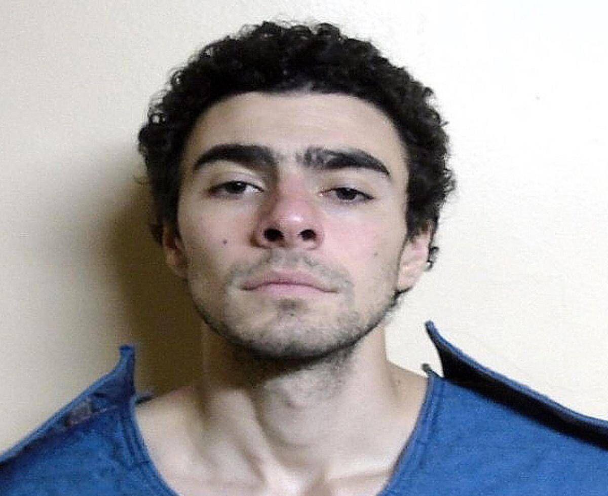 Usa, Luigi Mangione pronto a dichiararsi colpevole nel processo federale: svolta nel caso Brian Thompson - 