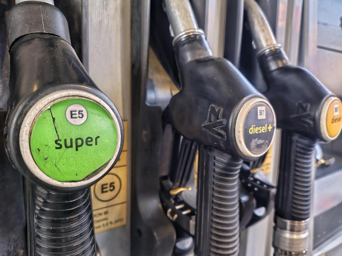Caro carburanti, i prezzi non si fermano più. Unc: "Per la benzina record dal 2022" - 