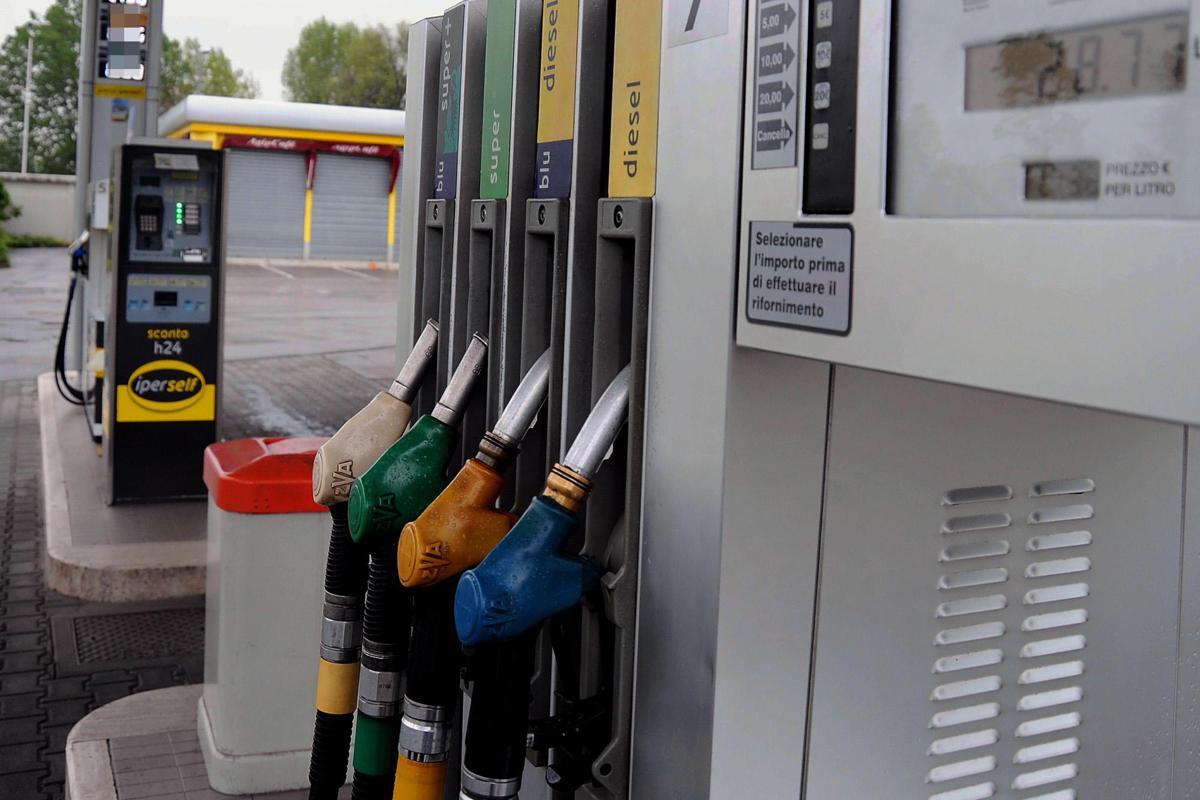 Carburanti, sconto sulle accise prorogato fino al 5 settembre - 