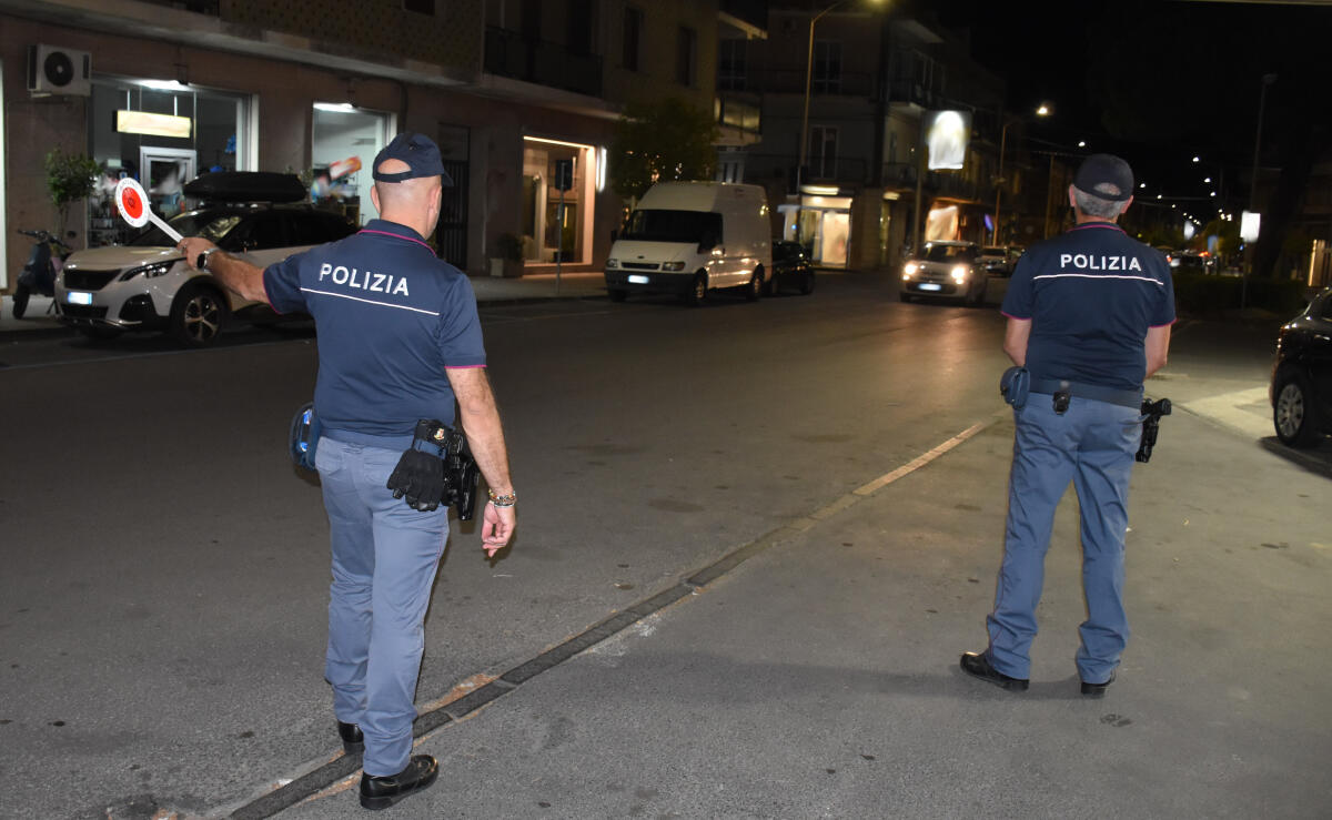Ferragosto nel Calatino: Polizia intensifica controlli in cinque comuni, 17 posti di blocco e 264 persone identificate - 