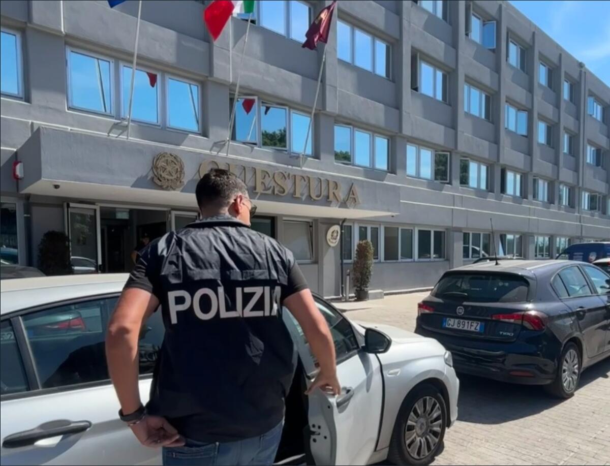 Misterbianco: base per il confezionamento di marijuana, arrestato 19enne dalla Polizia - 