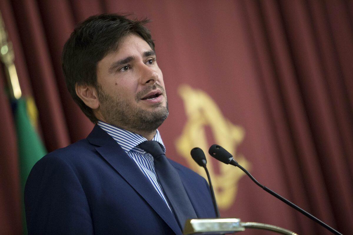 Malore a Cuba, Di Battista ricoverato a L'Avana: condizioni stabili mentre si valutano il rientro e gli accertamenti - 