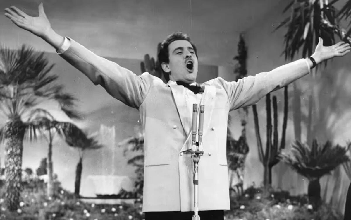 Morte di Domenico Modugno: 32 anni dalla scomparsa del poeta del pop italiano - 
