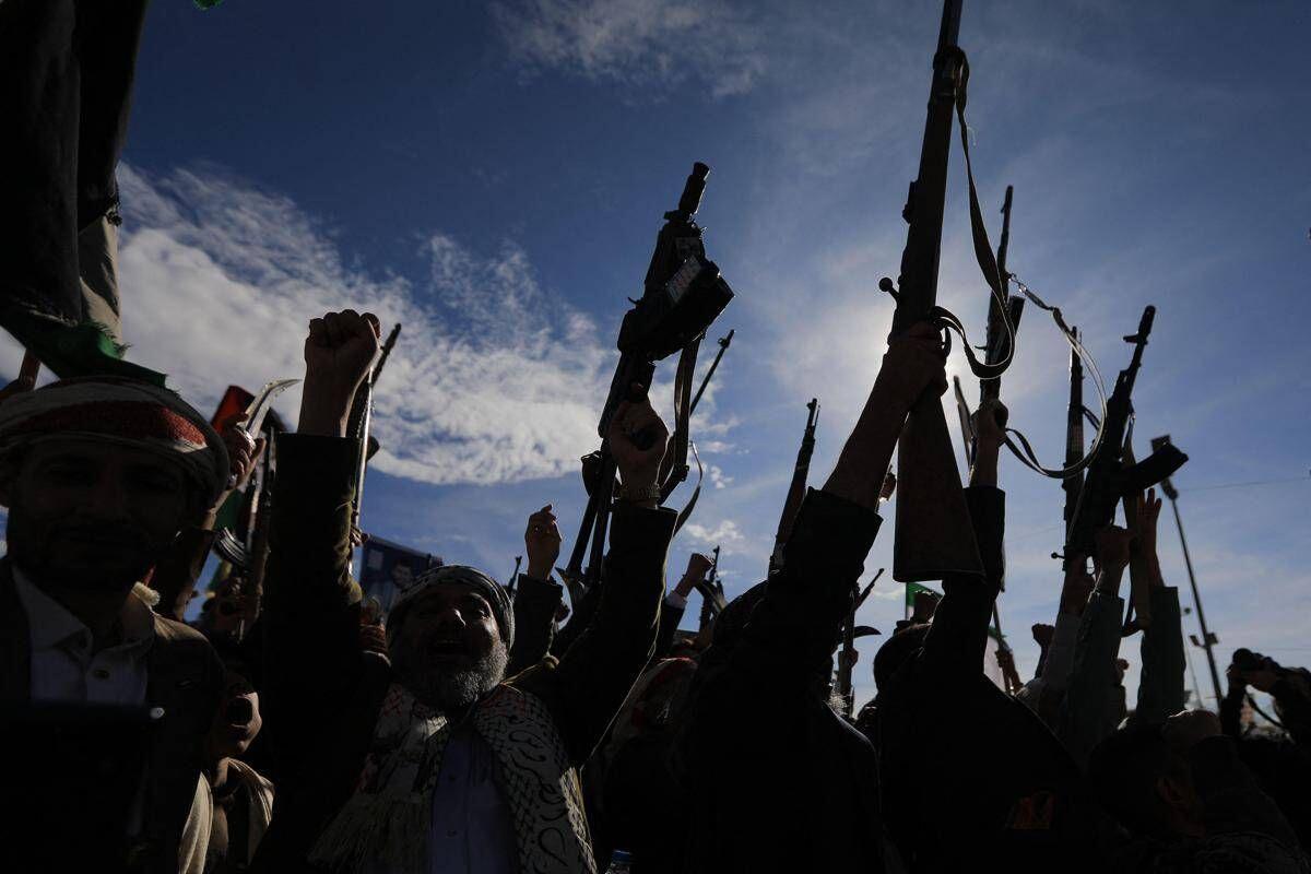 Yemen, Houthi attaccano forze governative: 45 morti - 