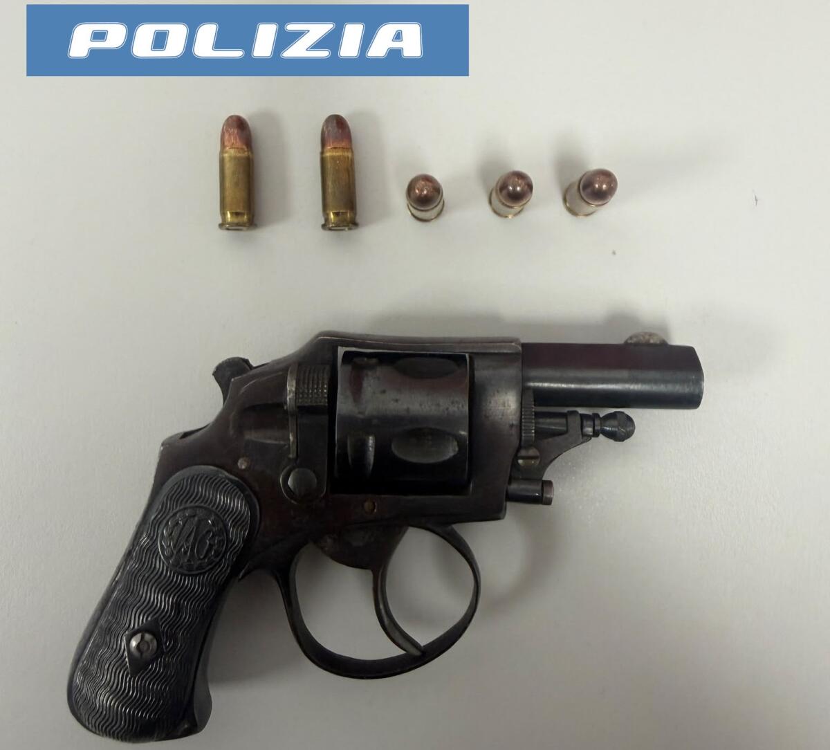 Arrestato a San Cristoforo: trovato con un revolver carico senza matricola - 