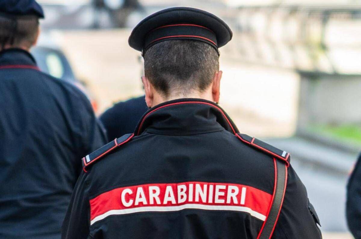 Genova, accoltella la sorella e precipita dal sesto piano: morto 26enne - 
