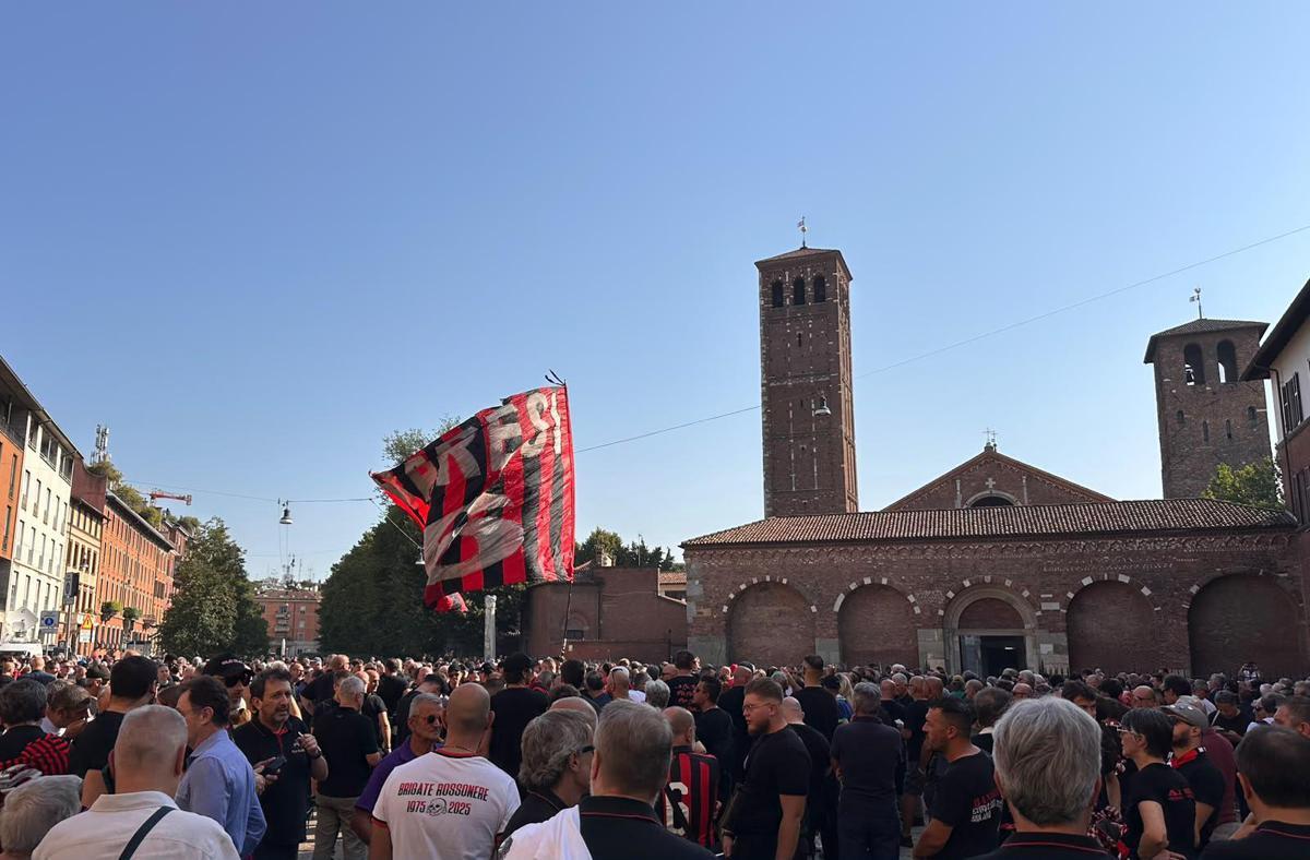 Baresi, oggi i funerali: migliaia di tifosi a Sant’Ambrogio per l’ultimo saluto - 