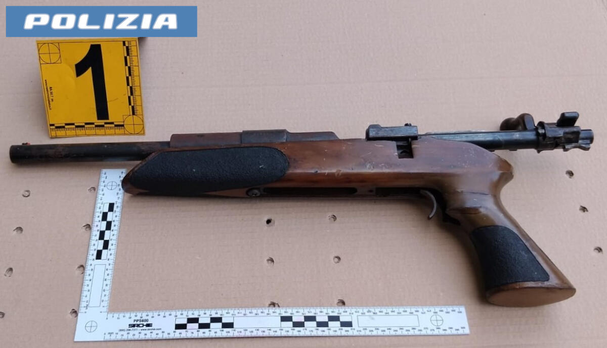 Blitz a Librino: sequestrate carabina artigianale e circa 625 g di marijuana - 