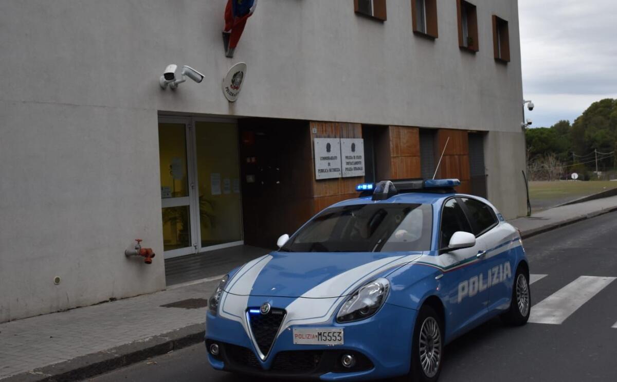 Fuggono all'alt e lanciano droga: due arresti a Caltagirone - 