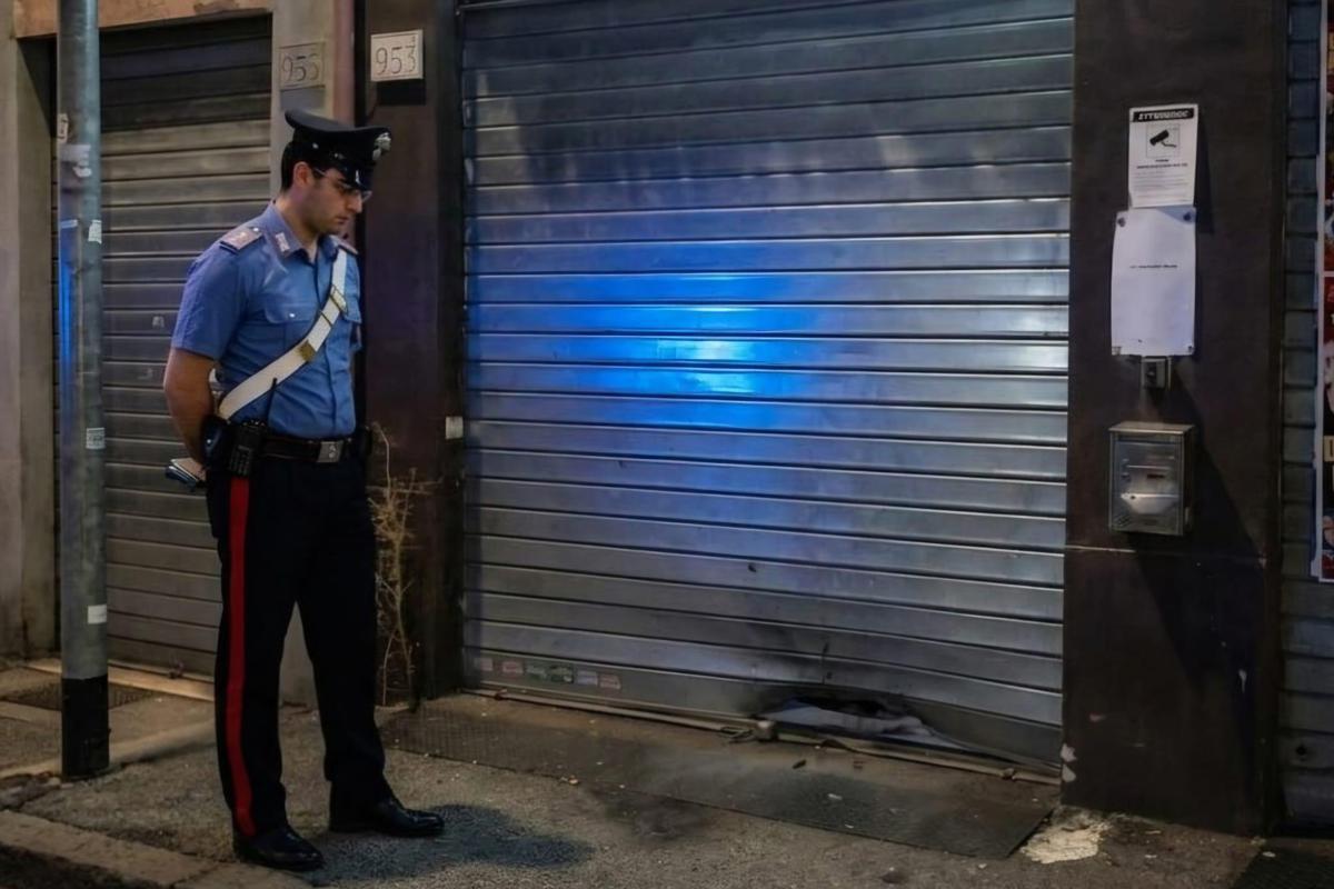 Roma, ordigno in via Casilina: esplosione nella notte davanti a un negozio di noleggio auto - 