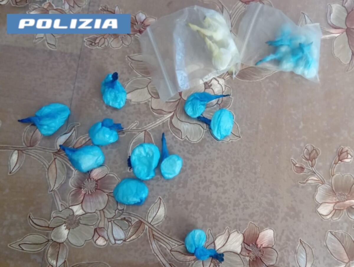 Catania, pusher 24enne arrestato dalla Polizia: spacciava dalla sua abitazione a Villaggio Sant'Agata - 