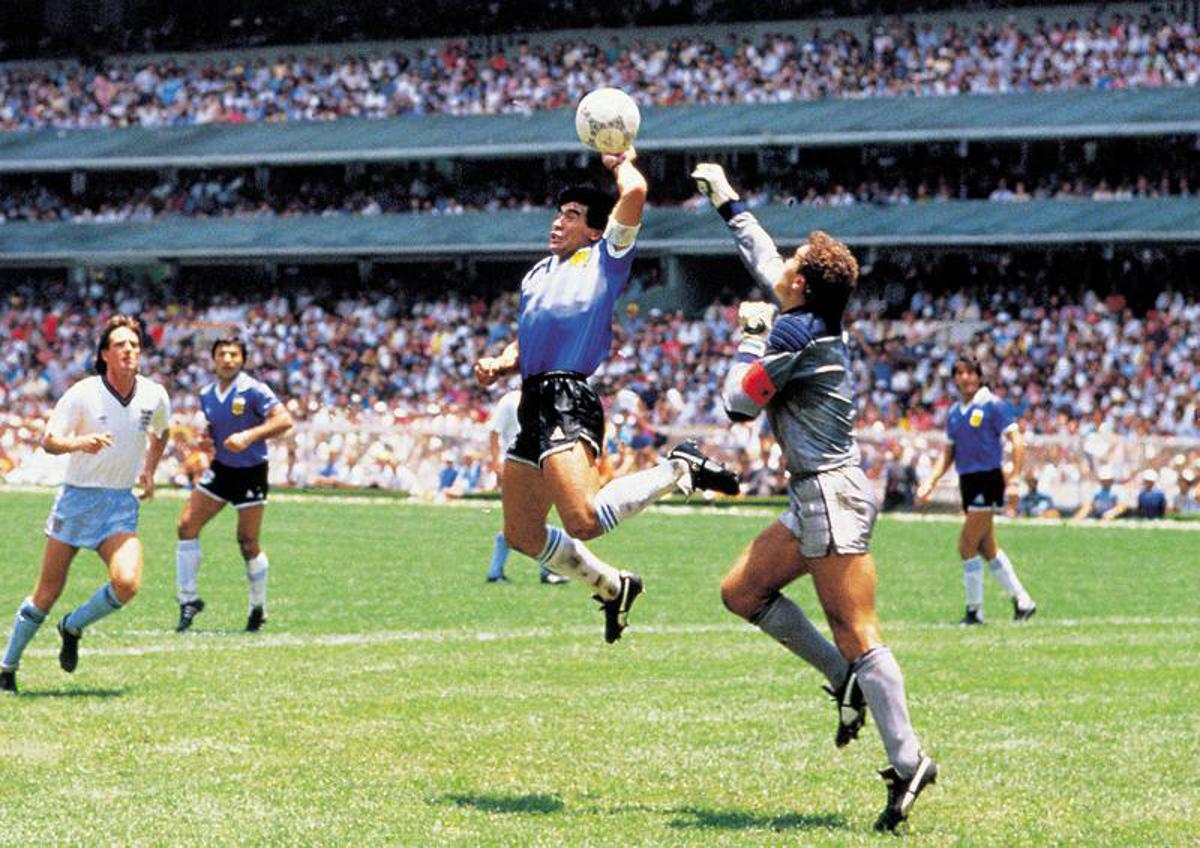 Maradona e il pallone de 'la mano de Dios', il cimelio venduto per 2,5 milioni - 