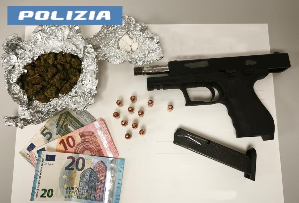 Catania: arrestato 26enne dopo aver estratto una pistola clandestina durante un controllo - 