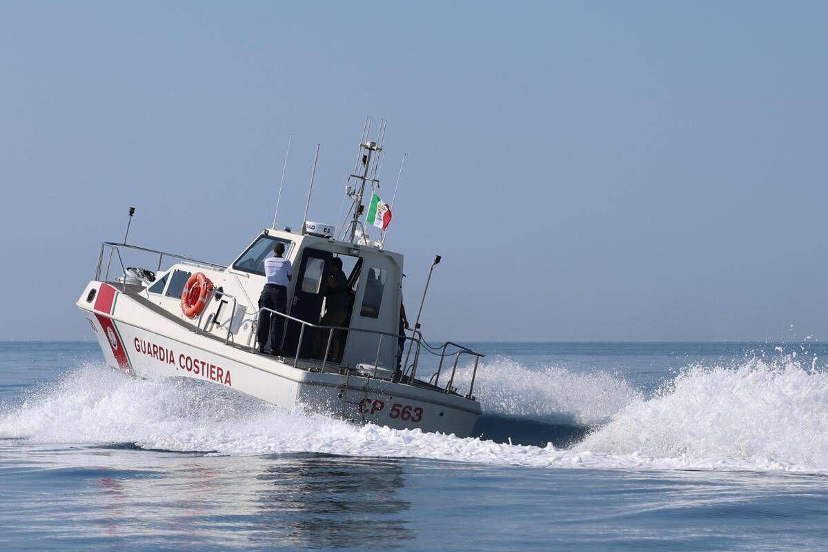 Ponza, trovato in mare il cadavere di un uomo con maschera e pinne - 