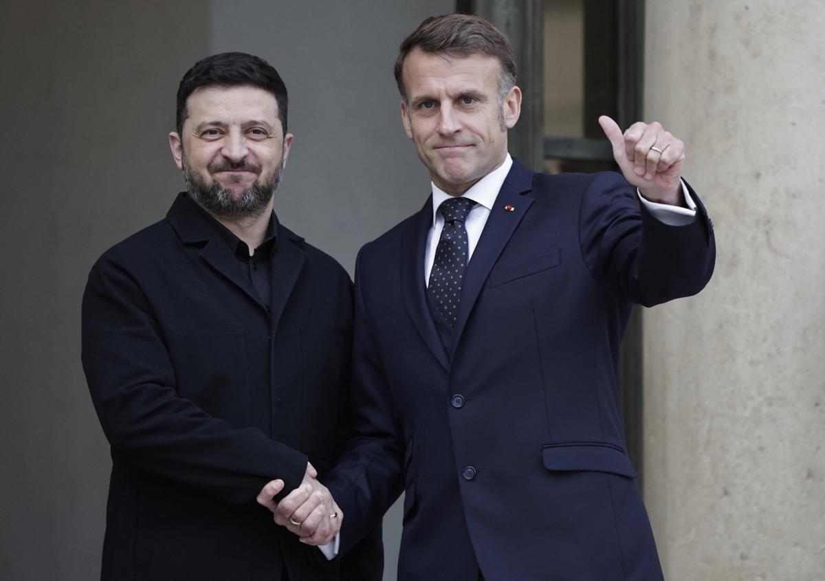 Ucraina, Macron sente Zelensky: "Orrore per raid russi, presto nuovi intercettori a Kiev" - 