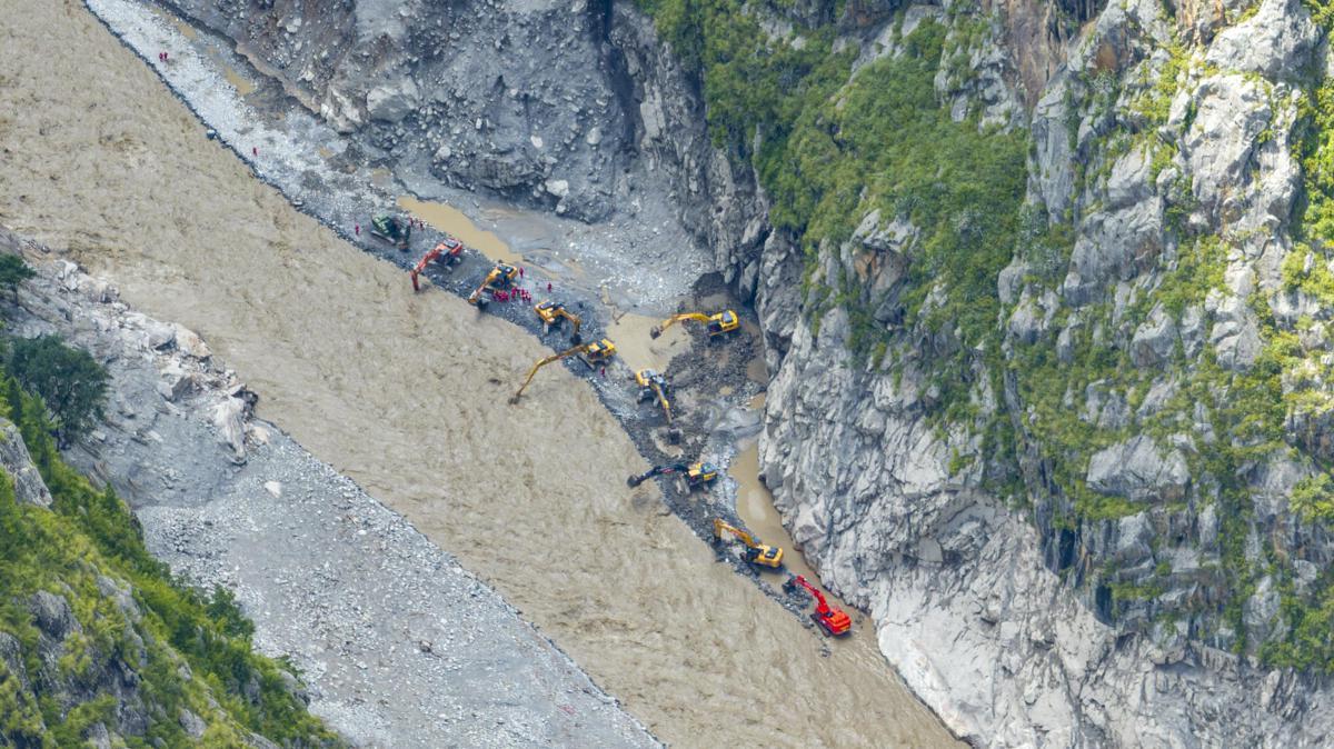 Alluvione in Nepal, oltre 900 morti. 933 lavoratori intrappolati in tunnel di sistemi idroelettrici - 