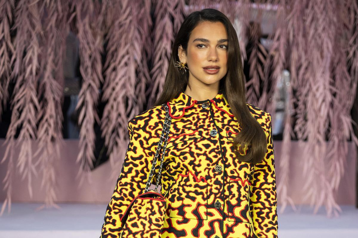 Sanremo, Dua Lipa non solo guest star: De Martino la vuole per la co-conduzione di una serata - 