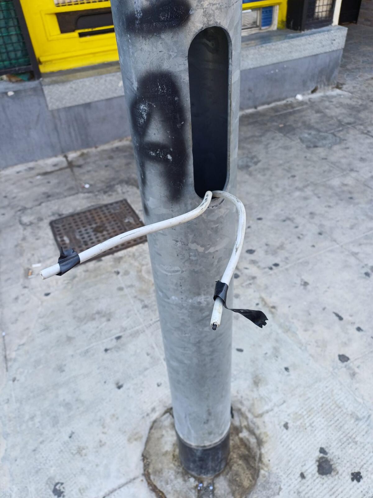 Vandalismi sulla pubblica illuminazione: 301 punti luce danneggiati tra Cep e Borgo Nuovo - 