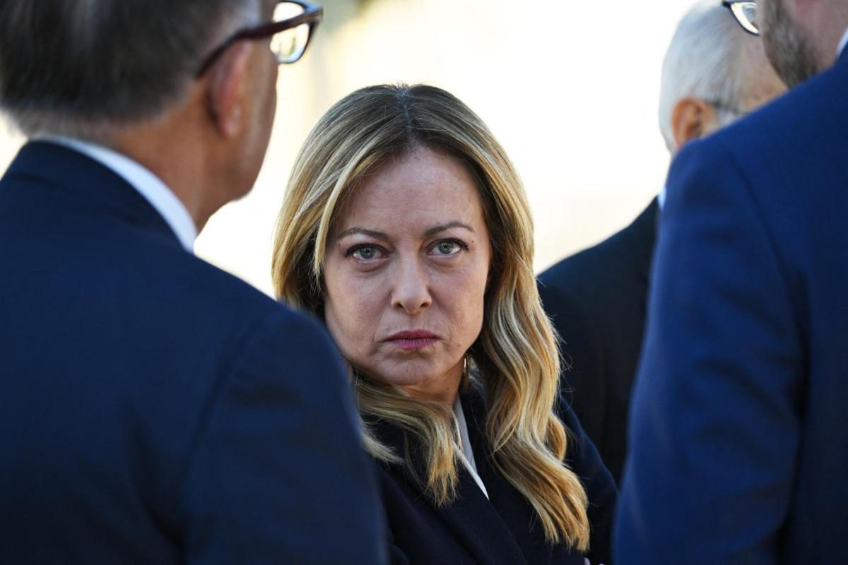 Meloni a Bonaccini: "Vota a destra chi ha studiato poco? Noi non chiediamo titoli". Il dem: "Presa frase da ragionamento complessivo" - 