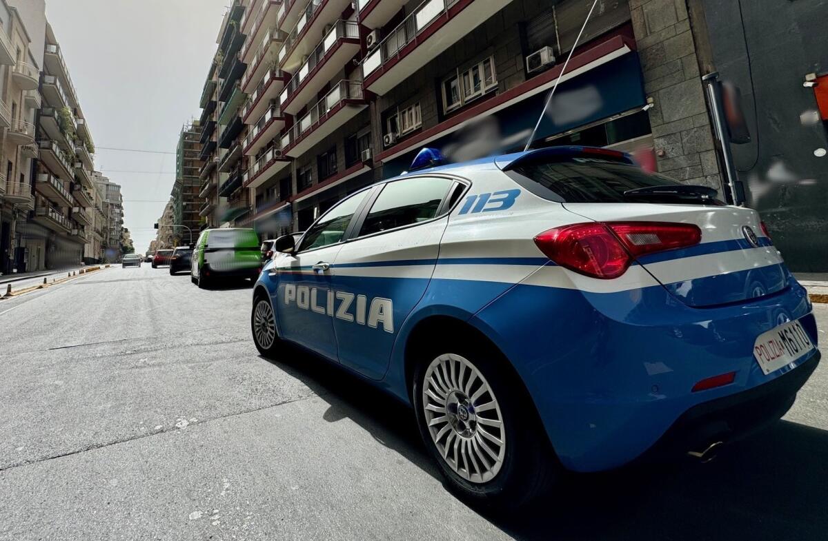 Catania: 19enne arrestato per furto, rapina e resistenza dopo il tentativo di portare via capi d'abbigliamento - 