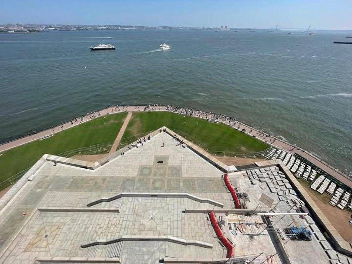New York, barca si ribalta a Liberty Island: morti una donna e un neonato - 