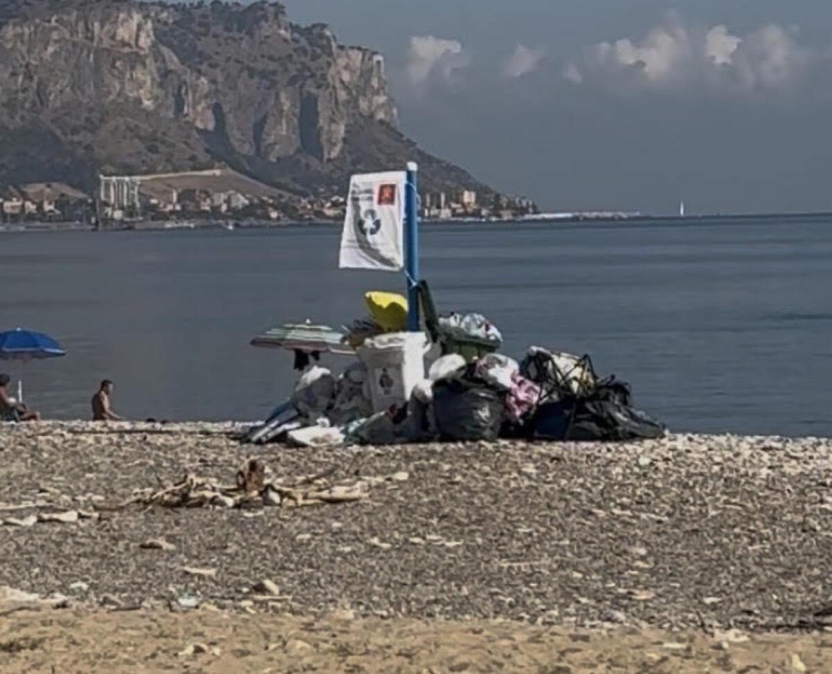 Spiagge della costa sud sommerse dai rifiuti dopo Ferragosto: la denuncia del presidente di circoscrizione - 