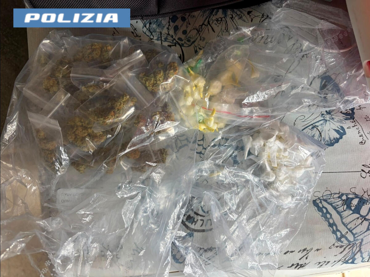 Spaccio 'drive-in' a Catania: due arresti in via Capo Passero, sequestrati cocaina, crack e marijuana - 
