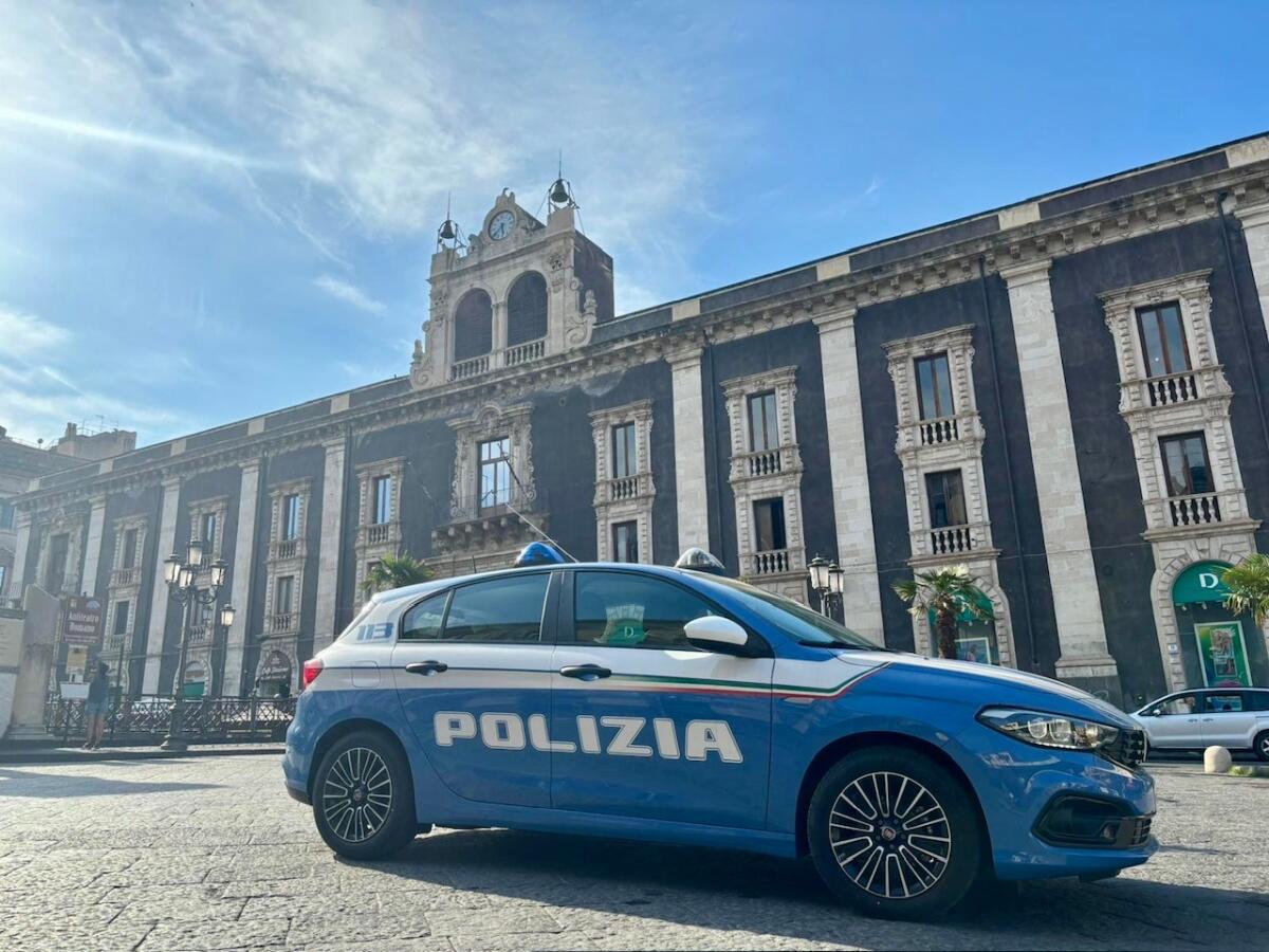Armato di cocci minaccia passanti in via Etnea: fermato e denunciato dalla Polizia - 