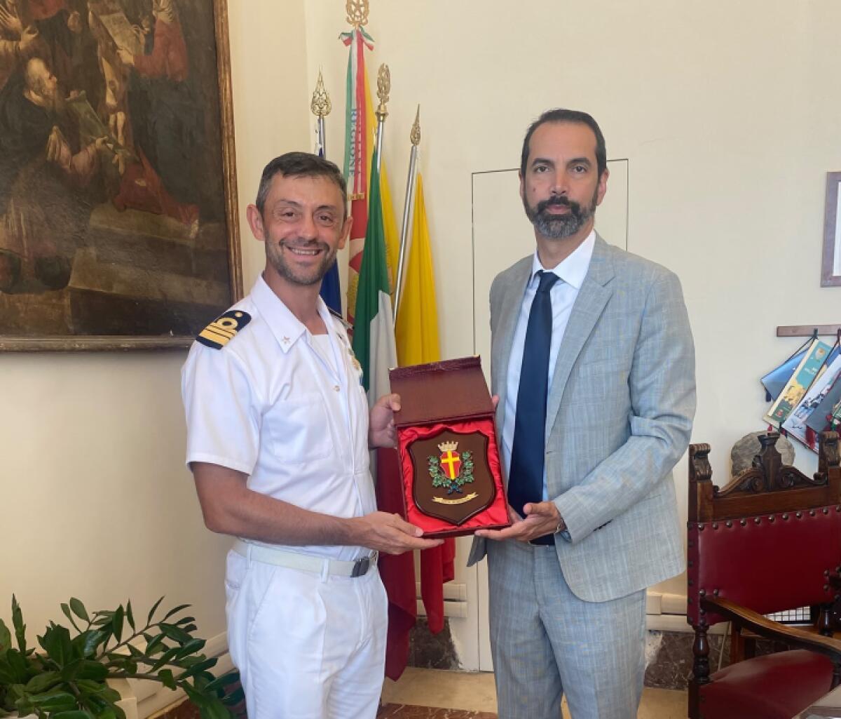 Nave Palinuro a Messina: il comandante ricevuto dal sindaco Basile - 