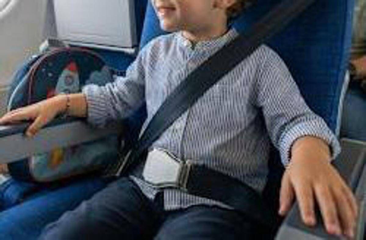 Bambino non vuole di allacciarsi la cintura prima del decollo, volo cancellato - 