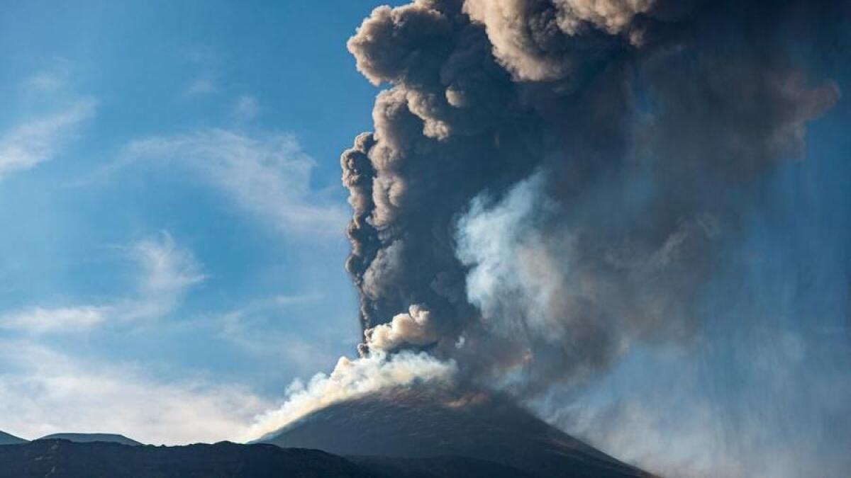 Etna, aeroporto di Catania chiuso: Regione potenzia treni e bus, Protezione civile negli scali - 
