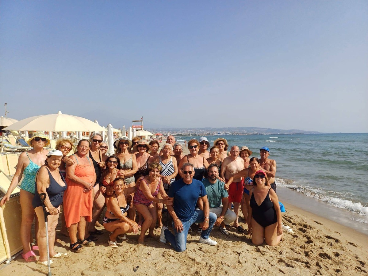 Mascalucia, il sindaco Magra traccia il bilancio delle uscite al mare per gli anziani: 18 giornate a Lido Le Palme - Credit Foto Vincenzo Magra Sindaco di Mascalucia