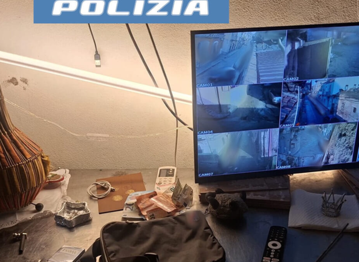 Catania, sgominata piazza di spaccio a San Cristoforo: due arresti, droga nascosta nella biancheria - 