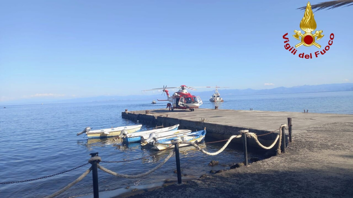 Vulcano, auto in mare al molo Gelso: muore un 90enne - 