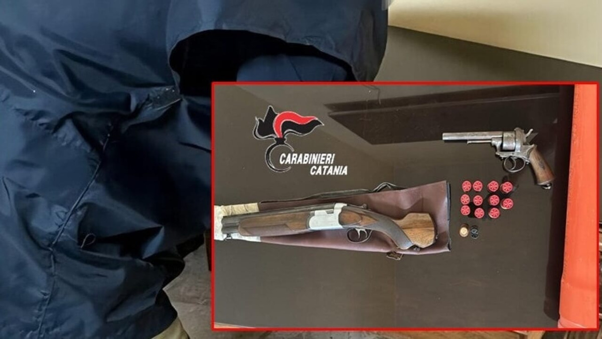 Catania: 22enne ai domiciliari trovato con fucile a canne mozze e revolver nascosti in casa - 