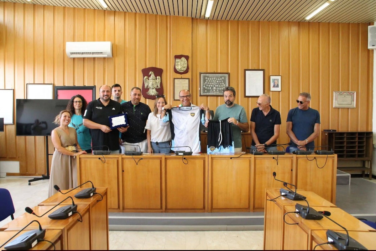 A.S. Mascalucia presentata in aula consiliare: istituzioni e squadra insieme prima del campionato - 