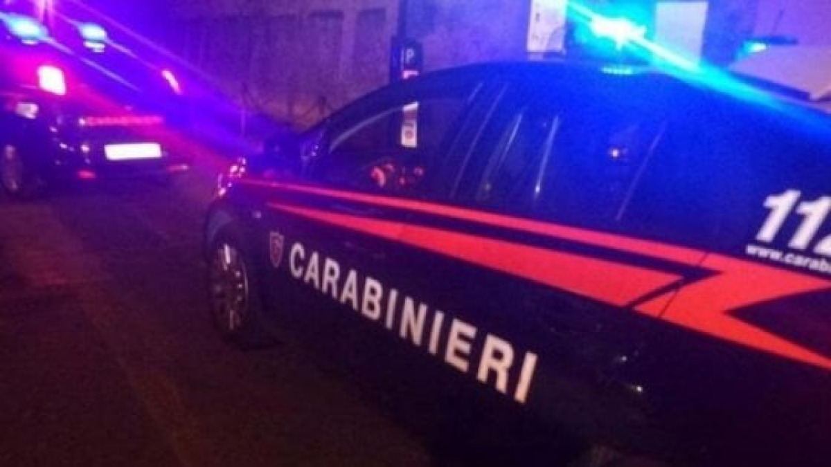 Incendio doloso al magazzino di una tappezzeria in corso dei Mille: persona in bici ripresa dalle telecamere - 